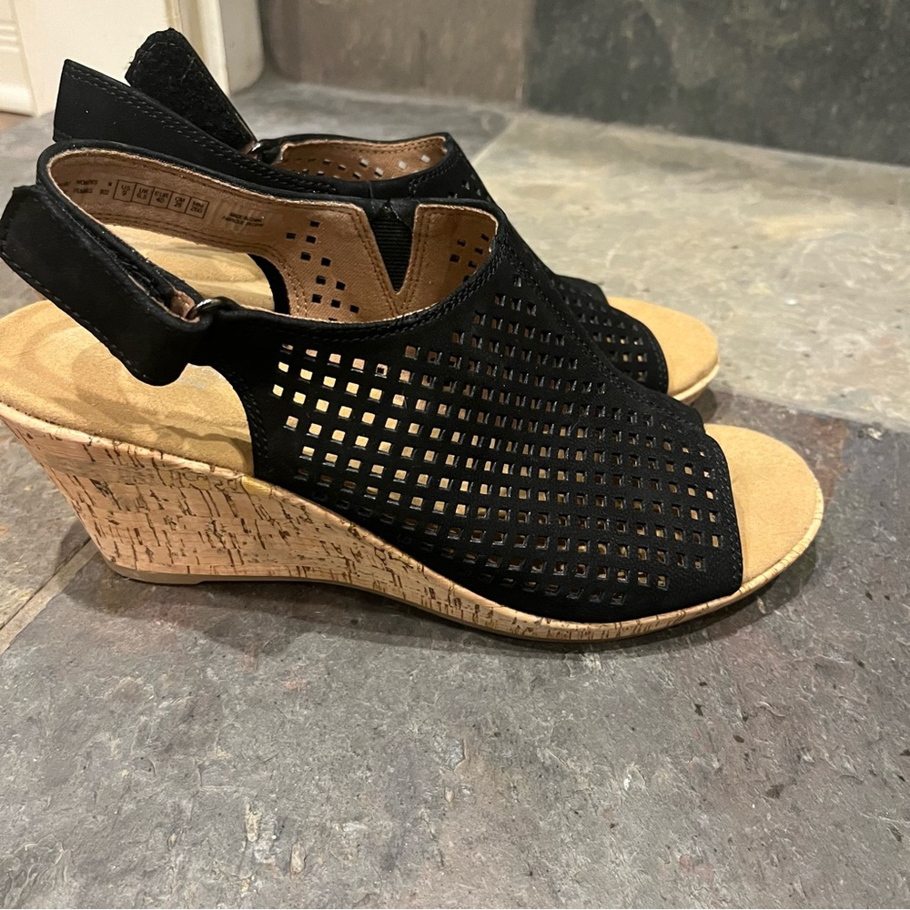 NWOT Rockport black open toe sandals size 9. Made for comfort!